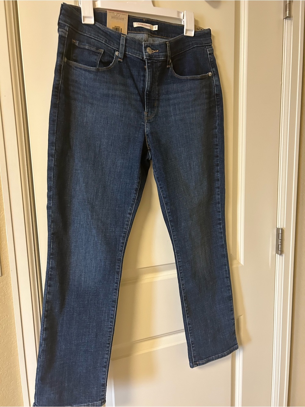 Levi's Women's Medium Dark Blue Straight Leg Jeans